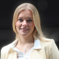 Louise Harcombe, Associate, Employment, headshot (2)