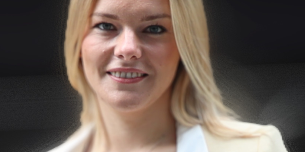 Louise Harcombe, Associate, Employment, headshot (2)