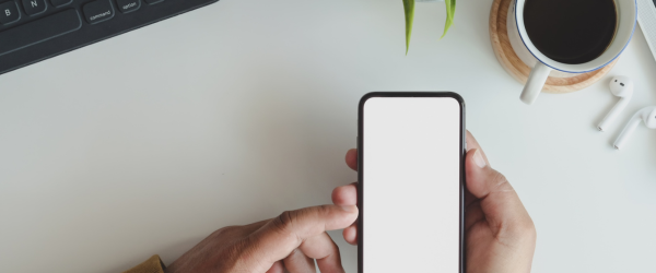 How to Deal with Personal Messaging At Work blog Header Image (39)
