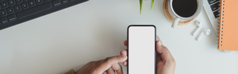 How to Deal with Personal Messaging At Work blog Header Image (39)