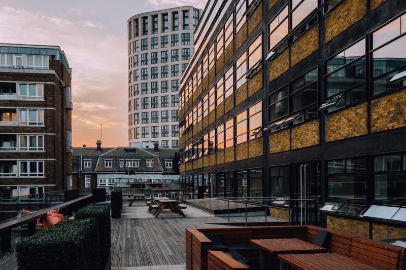 landlord andrei ianovskii v6EeZEHe QY unsplash